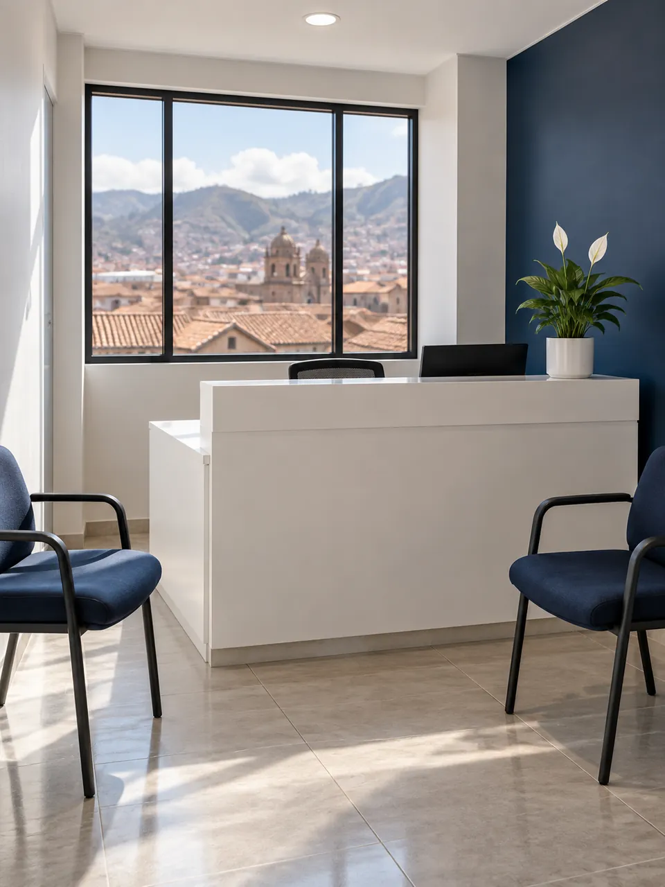 Recepción de oficina con mostrador blanco, sillas de espera y decoración azul marino.